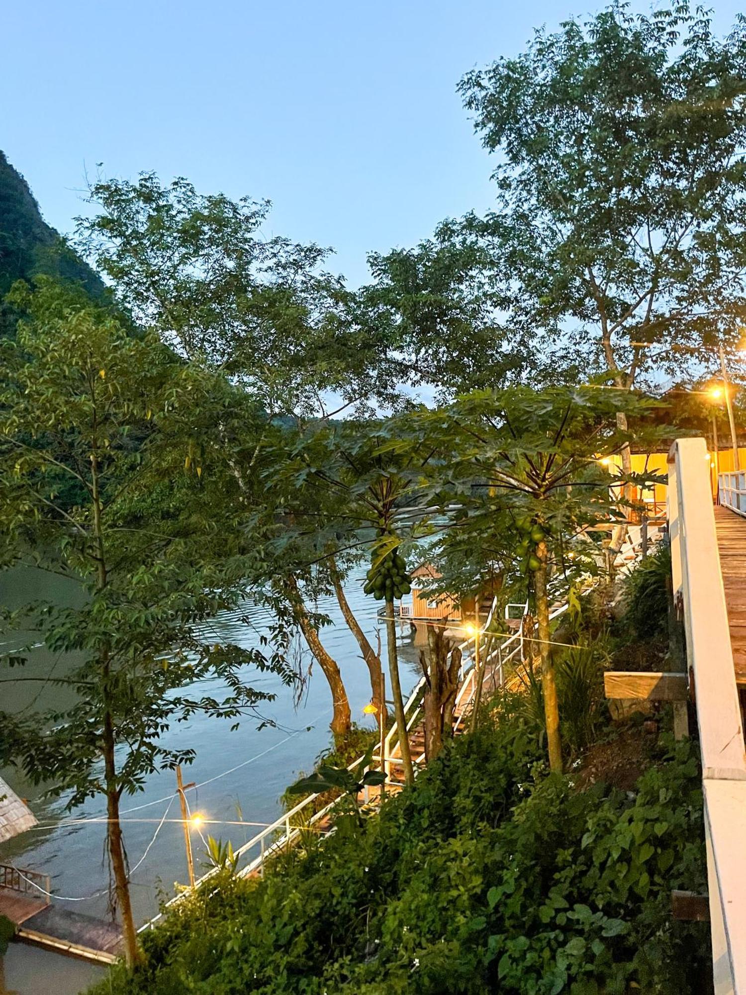 Nongkhiaw The Float House Hotel Bagian luar foto