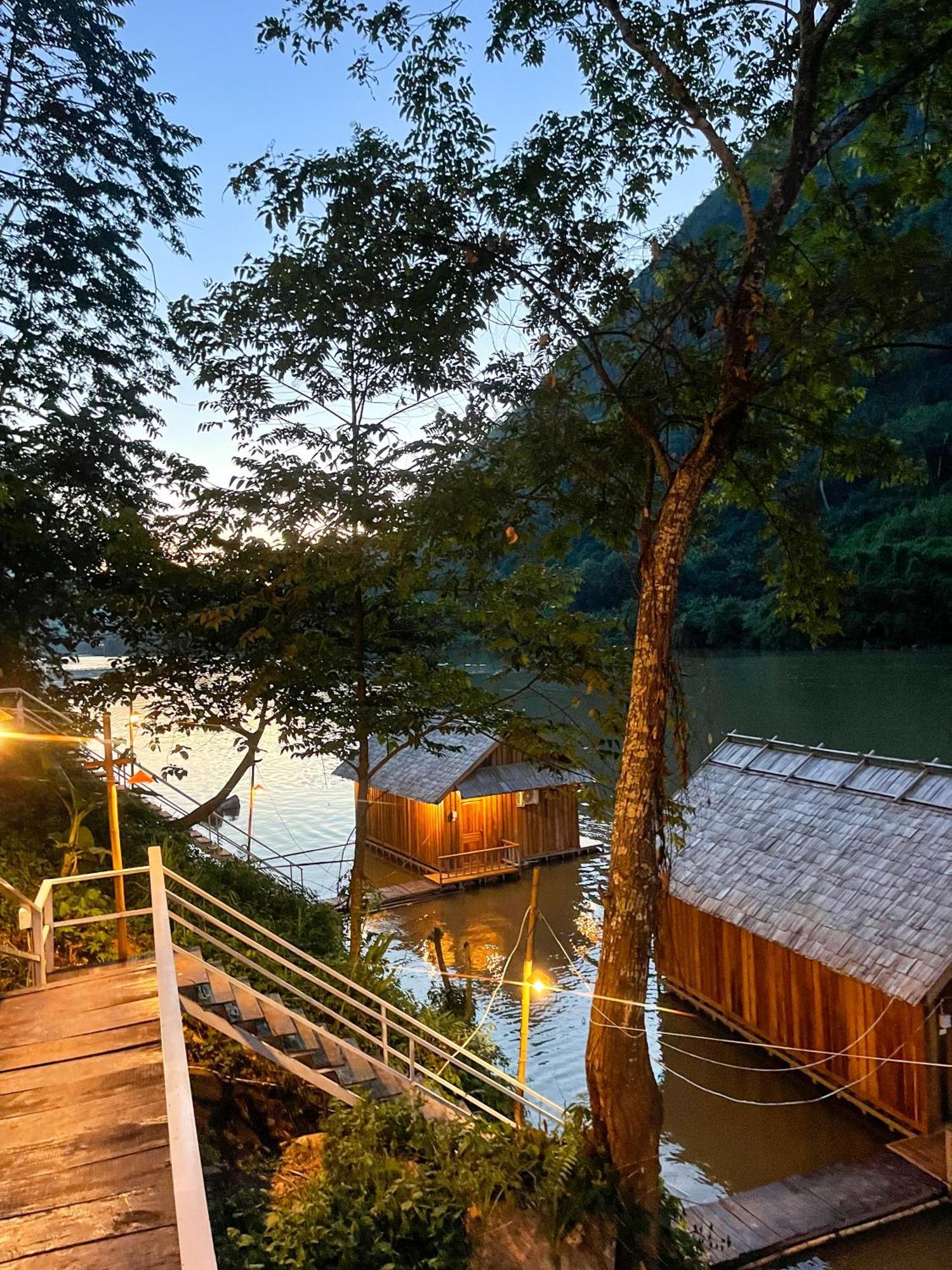 Nongkhiaw The Float House Hotel Bagian luar foto