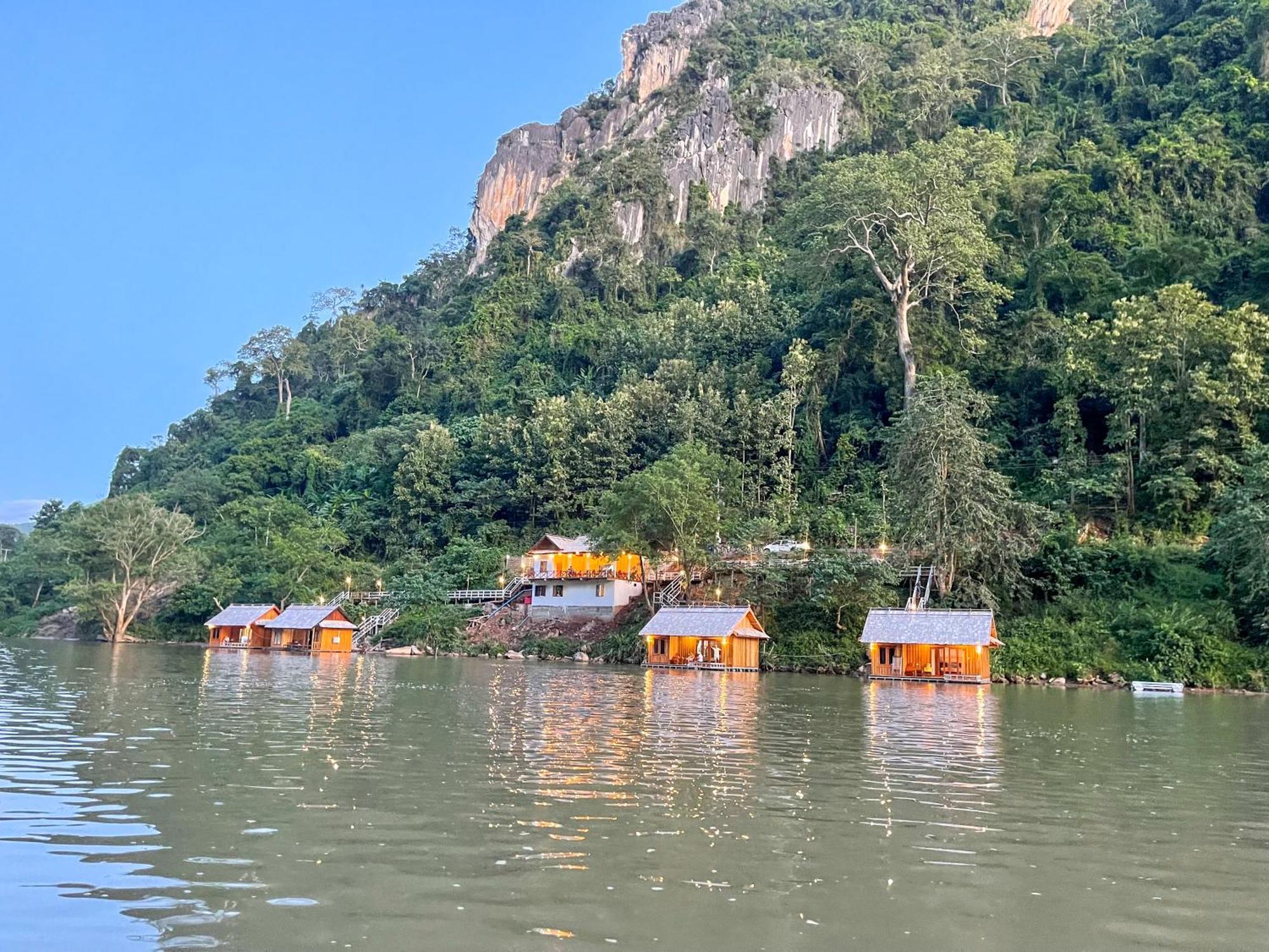 Nongkhiaw The Float House Hotel Bagian luar foto