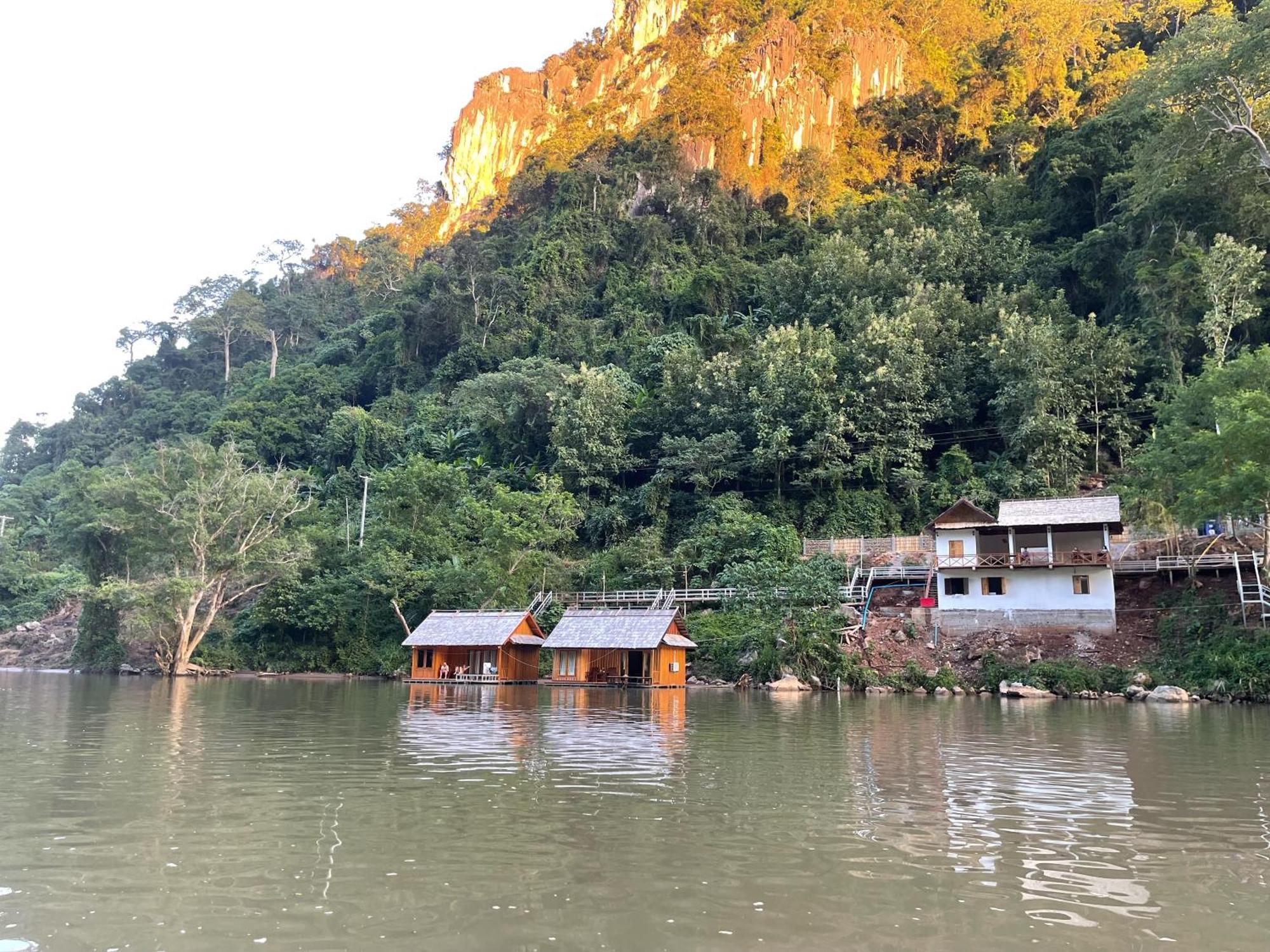 Nongkhiaw The Float House Hotel Bagian luar foto